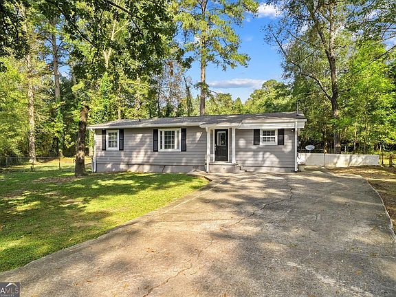 3rd image of 30 Pinecrest Dr NW