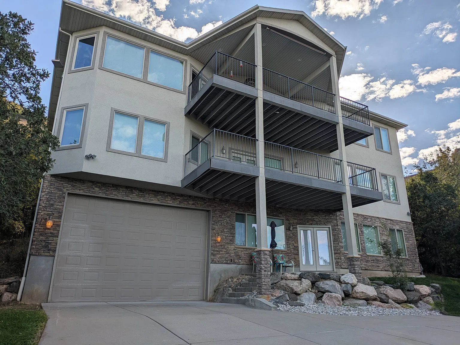 2 bed, 1500 sqft, $2,200 — Photo 1