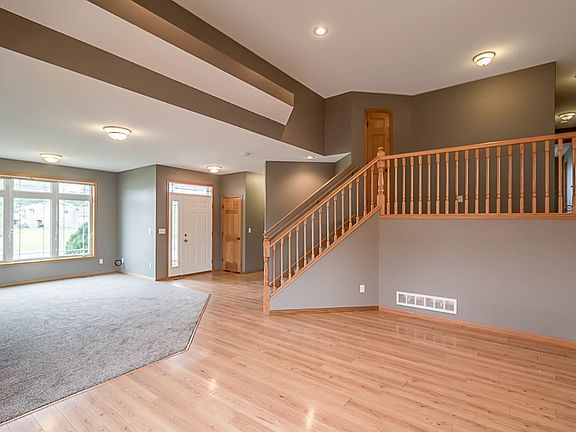 5th image of 618 Birchwood Ln SE