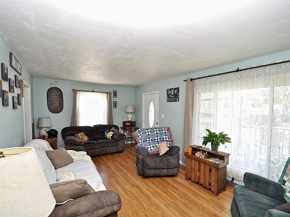3rd image of 456 Meadow Ln