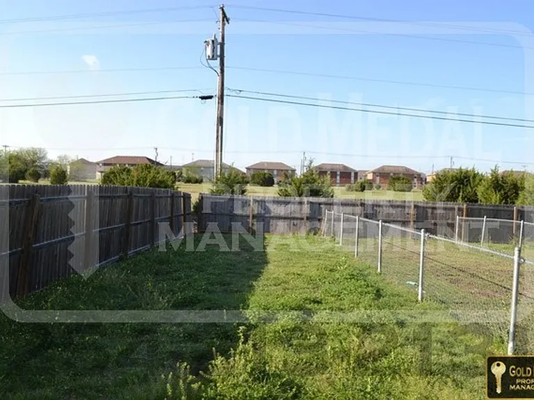 1106 Leslie Cir — Photo 15