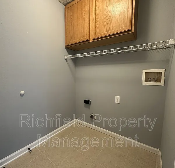 1704 Crimson Ln — Photo 13