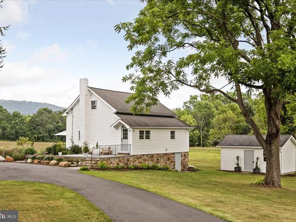 470 Swamp Rd, Wind Gap, PA 18091