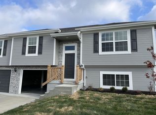 701 SW Powell Dr, Oak Grove, MO 64075
