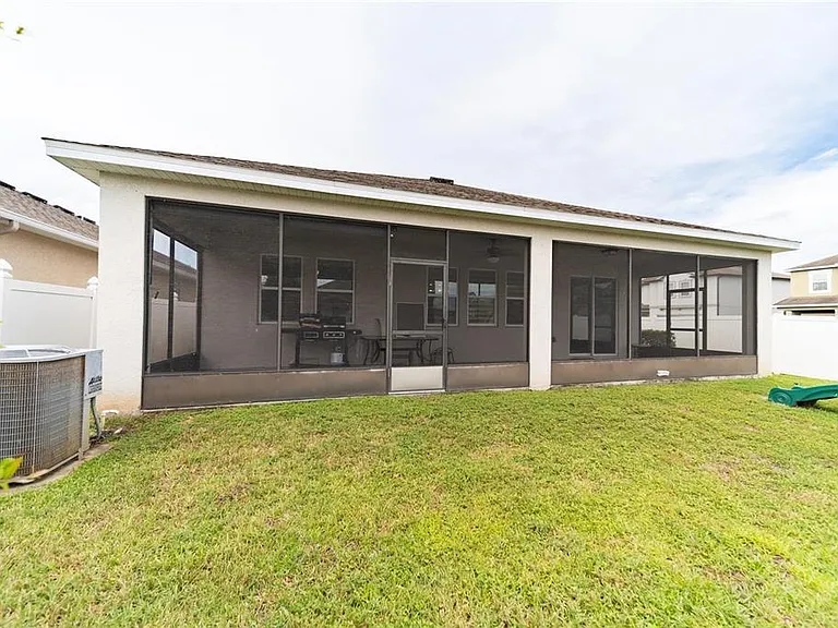 2592 Isabela Ter — Photo 43