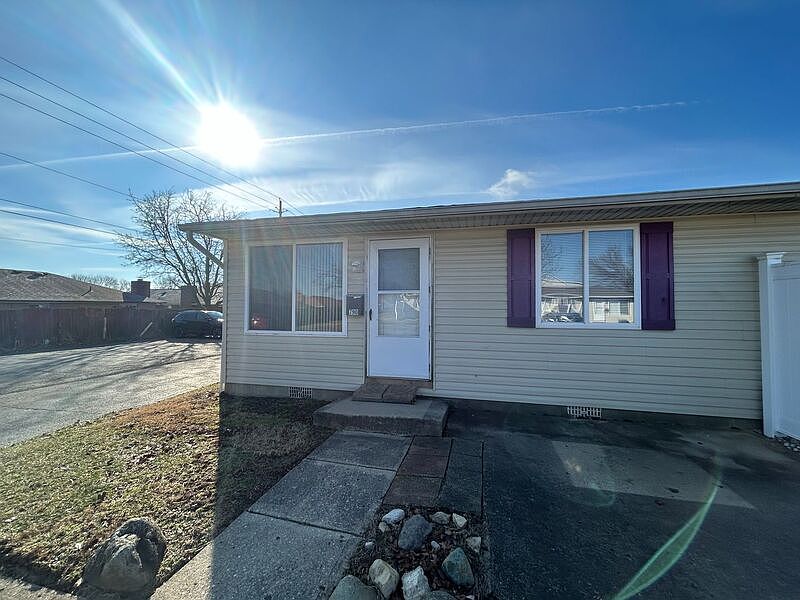 1st image of 790 Randler Ave