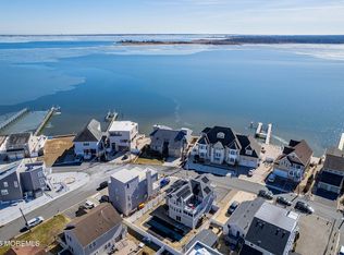 42 Bay Breeze Dr, Toms River, NJ
