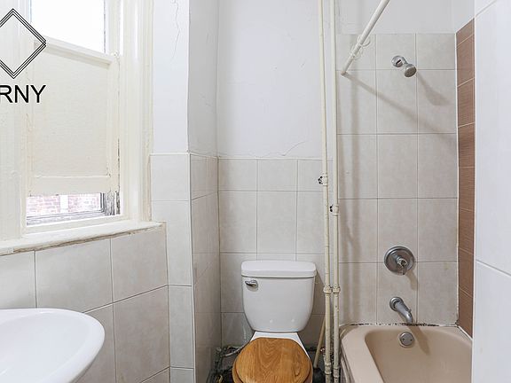 4th image of 1353 Pacific St APT 2A