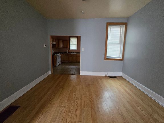 3rd image of 3933 N Darien St