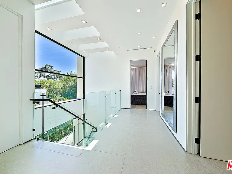 128 N Laurel Ave — Photo 24