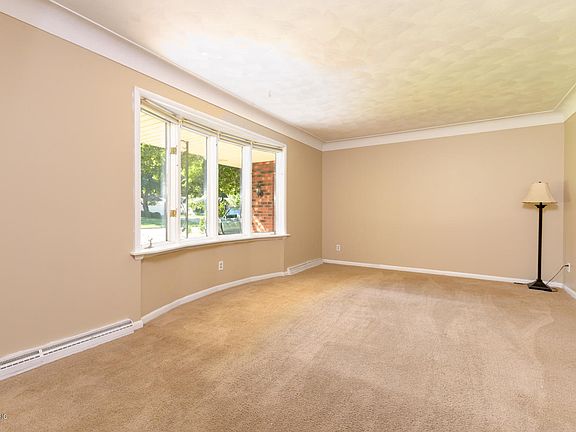 5th image of 3677 Rollridge Ave
