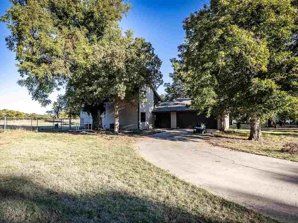 912 NW Apache Dr, Lawton, OK 73507