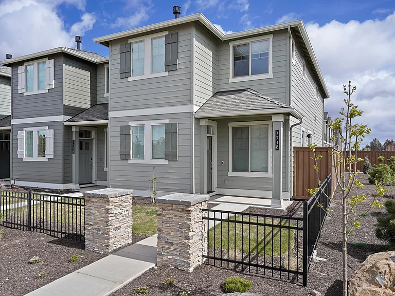 3718 NE Petrosa Ave — Photo 3