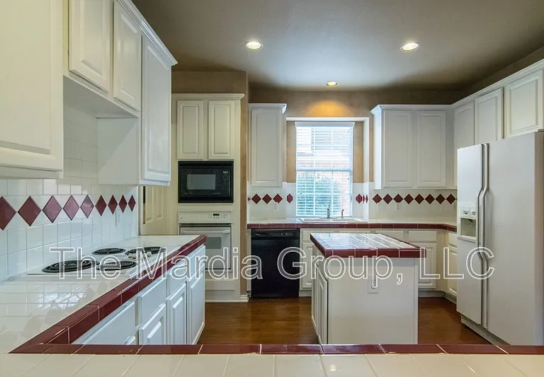 5403 Exeter Dr — Photo 12