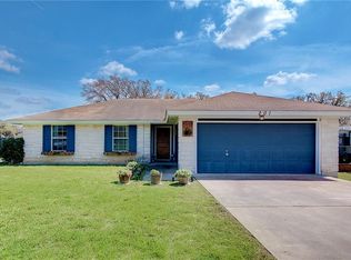 201 Barrington Dr, Liberty Hill, TX 78642