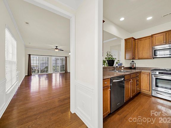 2nd image of 1533 River Bend Blvd