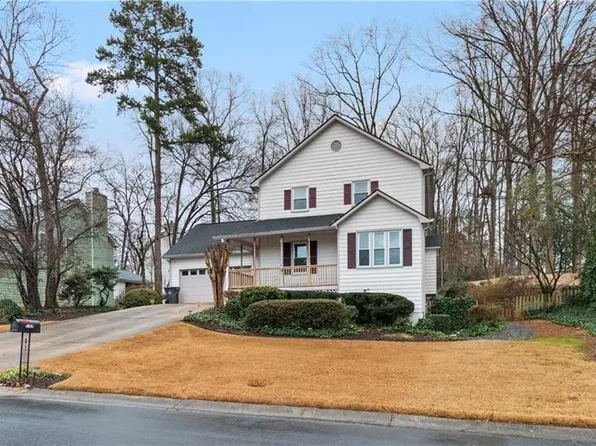 2160 Deer Oaks Trl, Lawrenceville, GA 30044