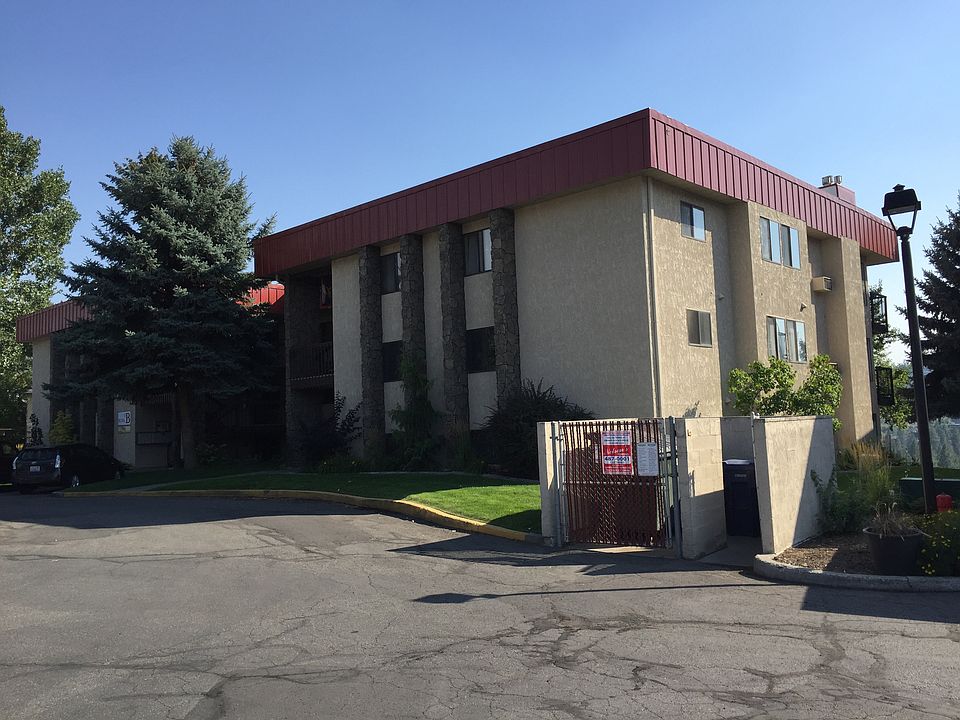 Bldg B-205: 2nd Fl Corner