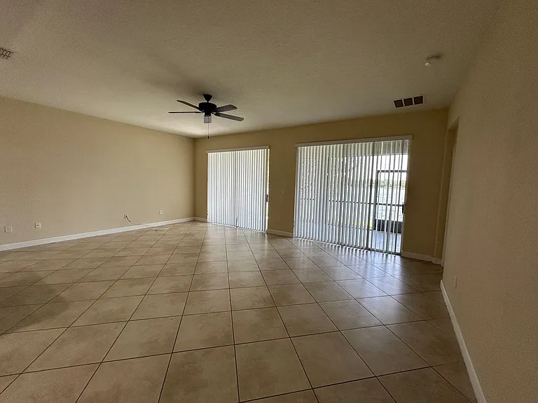 2950 Youngford St — Photo 4