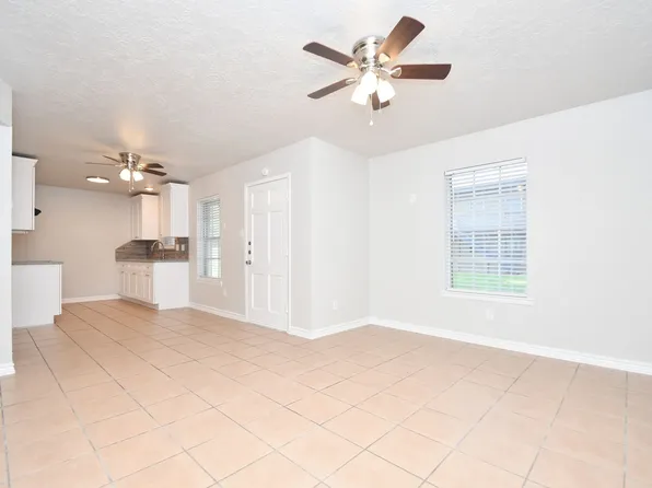 Katy Oaks 1518, 1518 East Ave #107, Katy, TX 77493