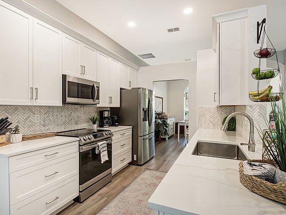 3rd image of 9208 Dale View Ln W
