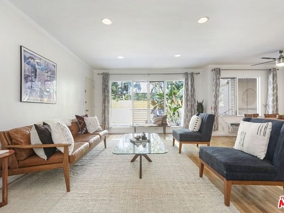 3rd image of 1275 Havenhurst Dr APT 4