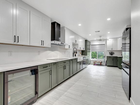 3rd image of 1001 NW 5th Avenue