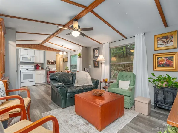 76 Maggie Ln, Maggie Valley, NC 28751