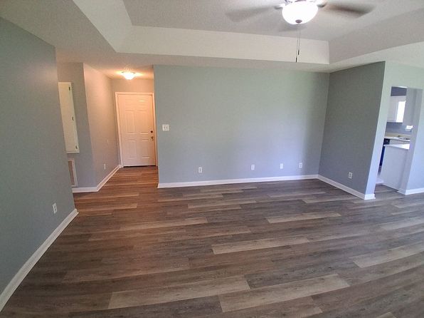 108 Red Oak Ln