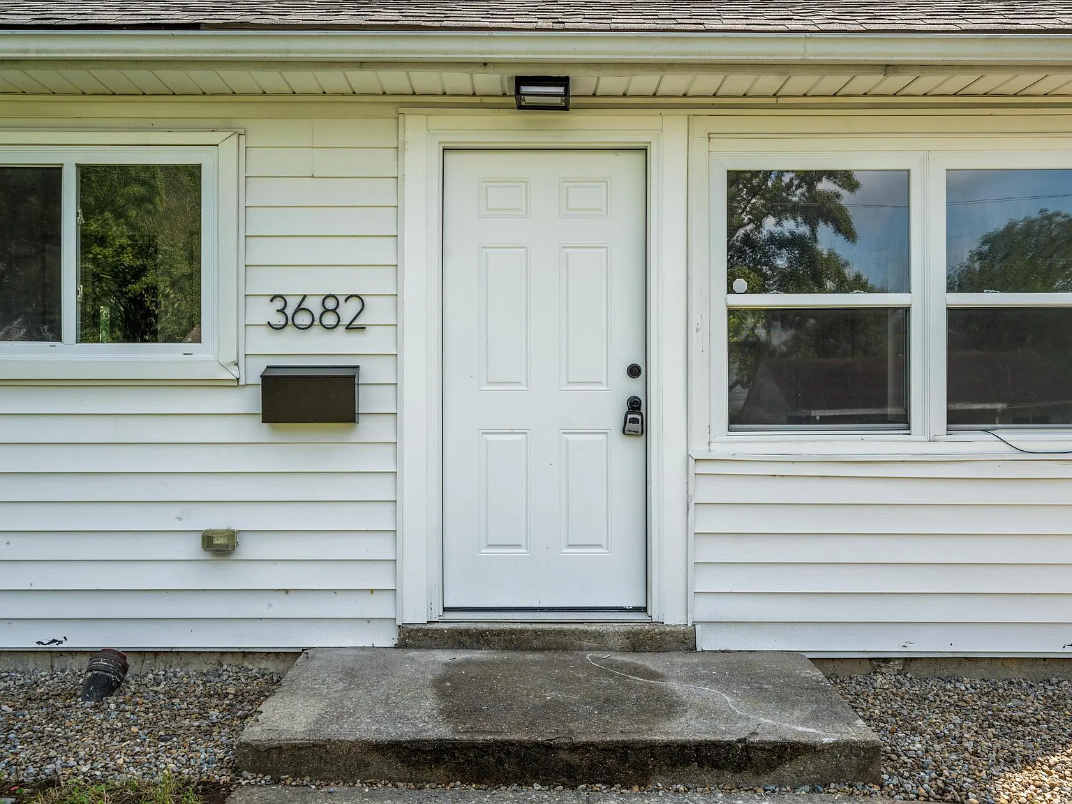 3 bed, 1000 sqft, $1,450 — Photo 2