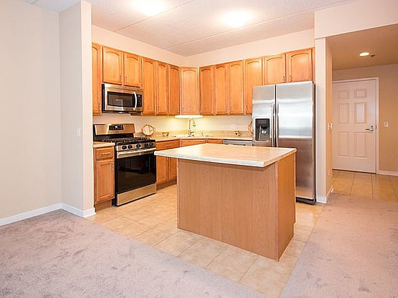 5th image of 2335 W Belle Plaine Ave APT 102