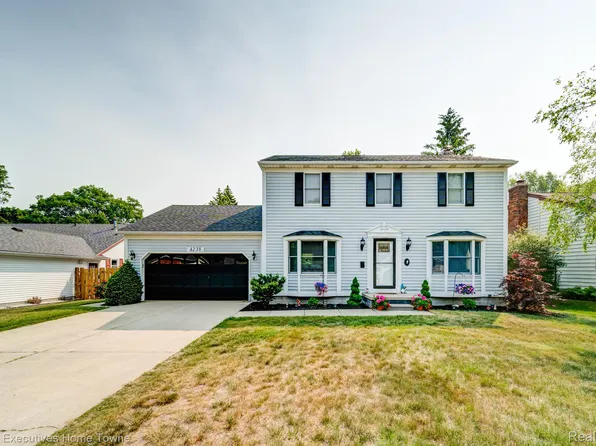 4238 Fairway Dr, Fort Gratiot, MI 48059
