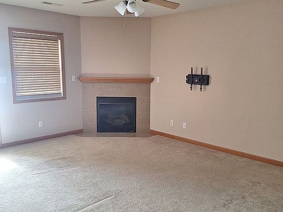 living room, gas fireplace
