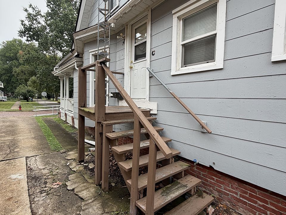 1st image of 627 New St #2