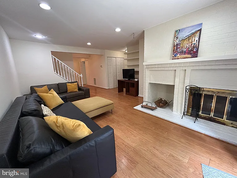 5916 Dorchester Way — Photo 20