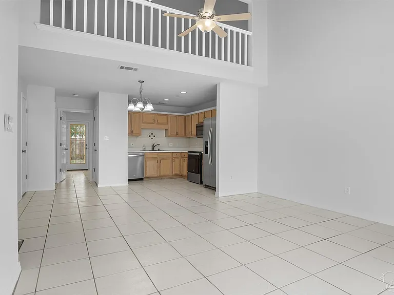 1356 Redwood Ln — Photo 5