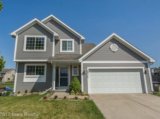 6915 Sweetwater Dr, Des Moines, IA 50320
