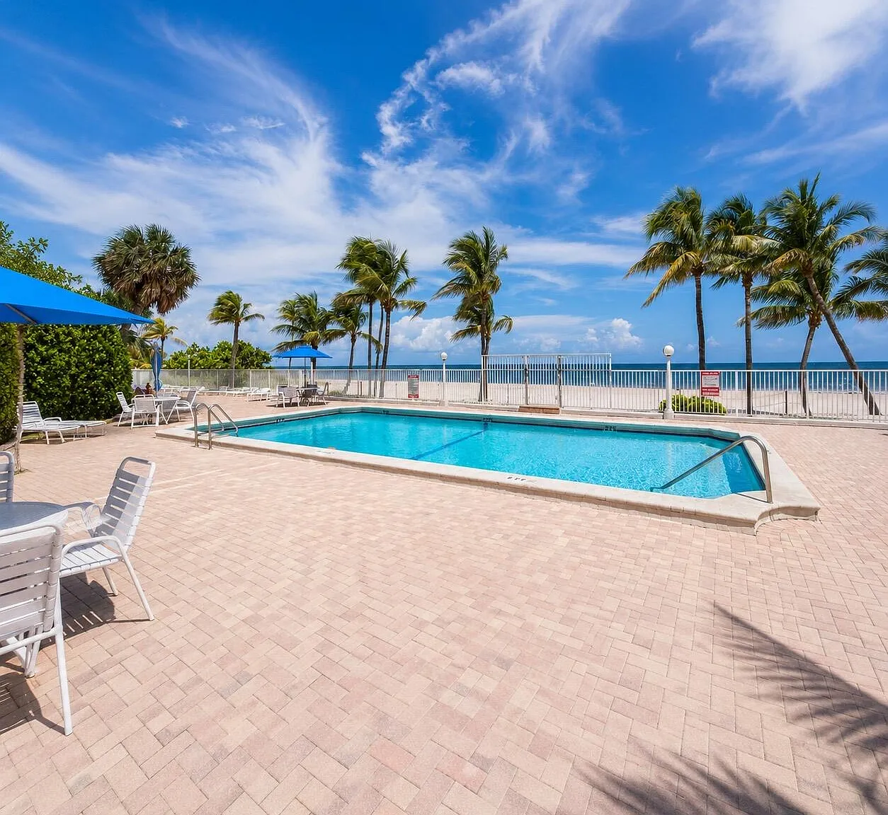 Pompano Atlantis — Photo 1