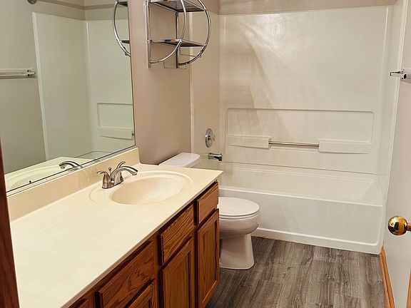 5th image of 709 Blossom Ct #709