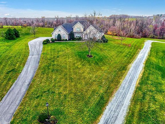2nd image of 129 Autumn Leaf Ln