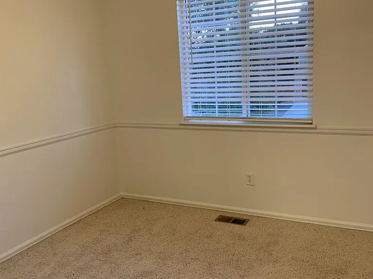 2106 Laramie Ct — Photo 7