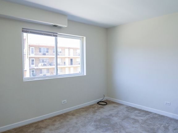 5th image of 6414 N Ridge Blvd #3K