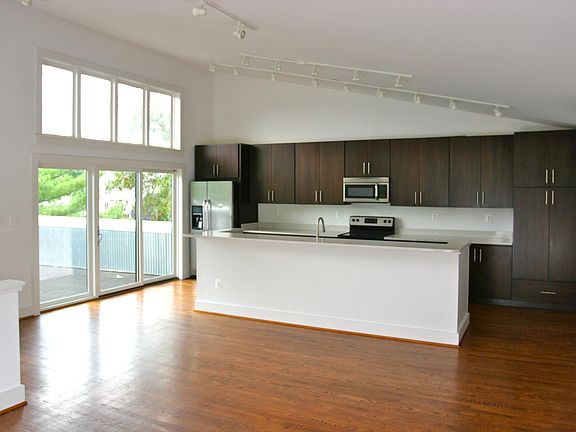 2nd image of 916 N Edgewood St #B