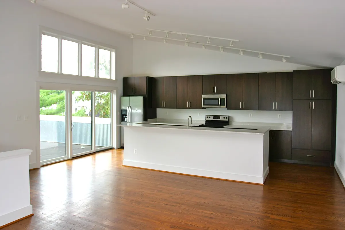 Building Photo - 916 N Edgewood St #B
