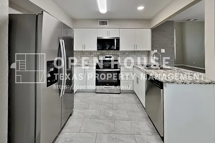 8718 Pines Place Dr — Photo 5