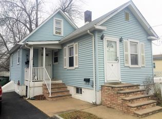 30 Duclos Ln, Edison, NJ 08817