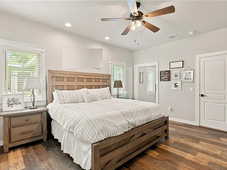 936 N Union Ave — Photo 12