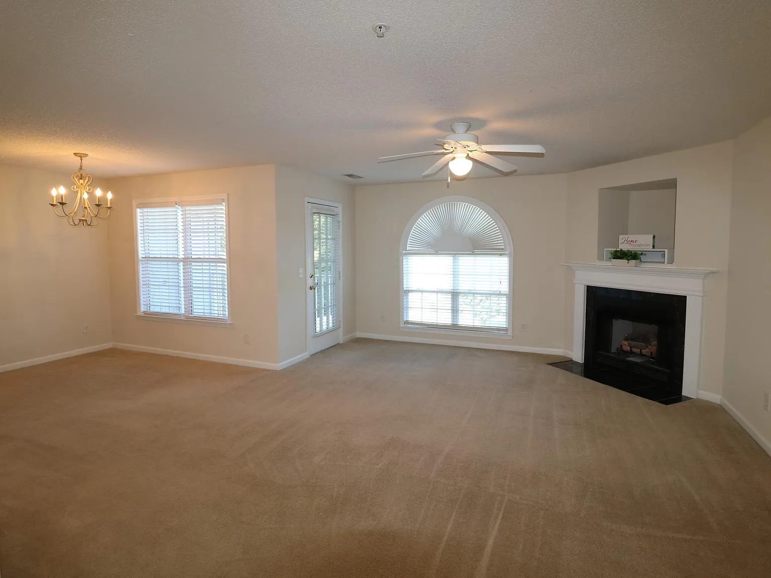 2 bed, $1,300 — Photo 2