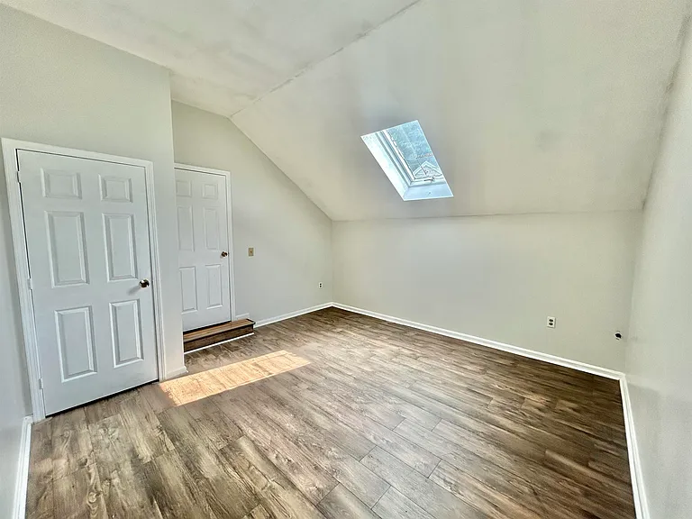 4B Pine Grove Ave — Photo 14