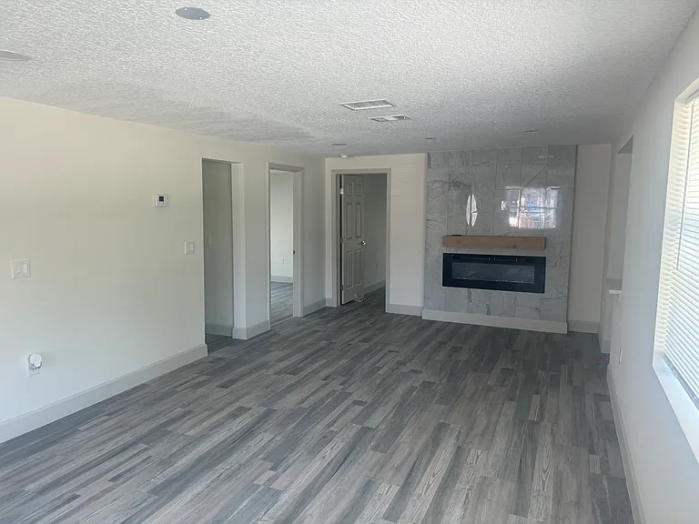 1149 La Salle St — Photo 4